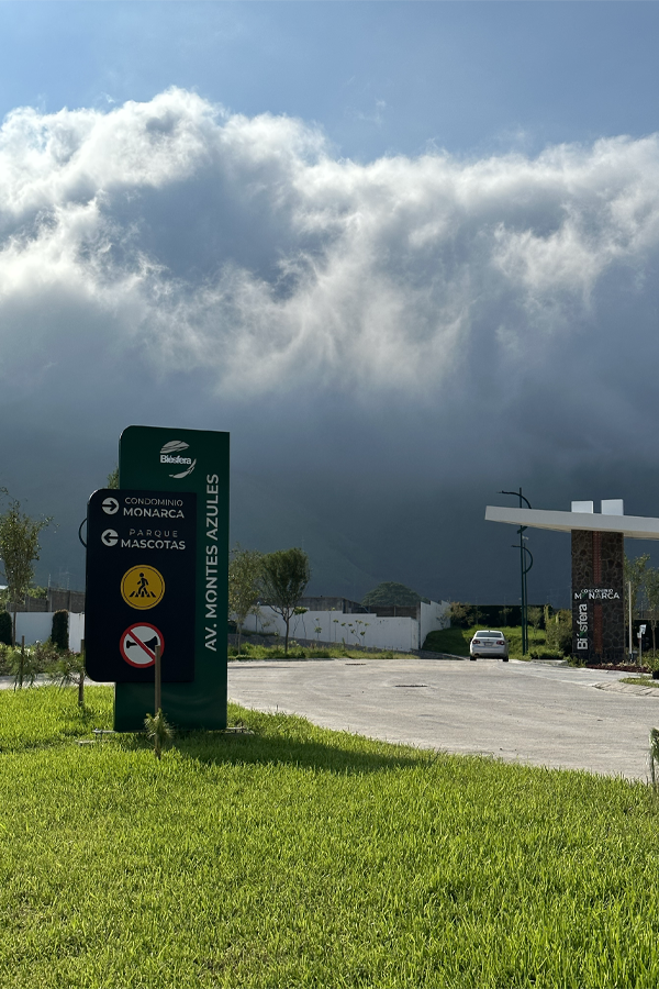 - Panel de alumnio con rauteo en 3D. - Letras 3D - Estructura - Iluminación LED