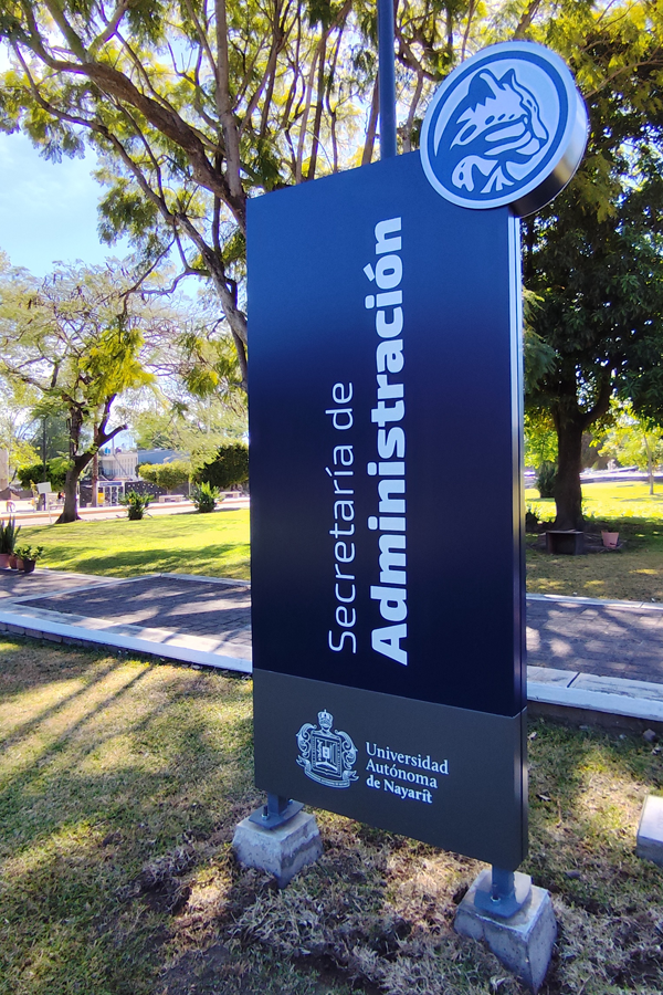 - Panel de alumnio con rauteo en 3D. - Letras 3D - Estructura - Iluminación LED